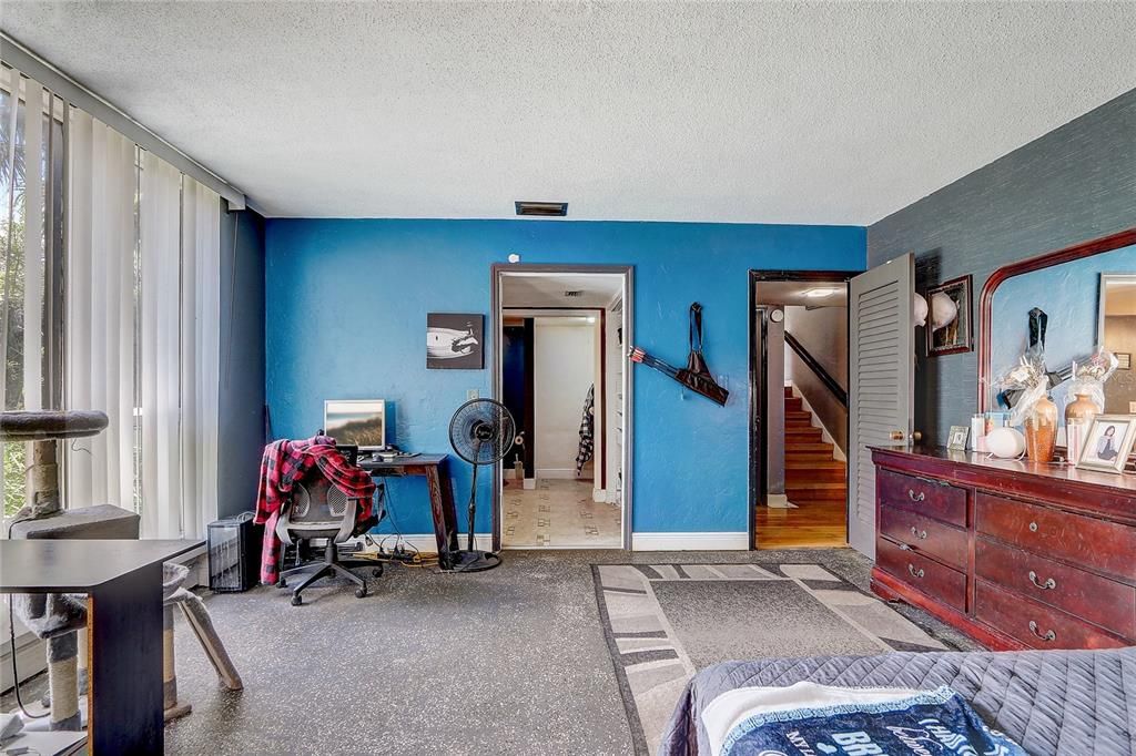 Home Office, Interior