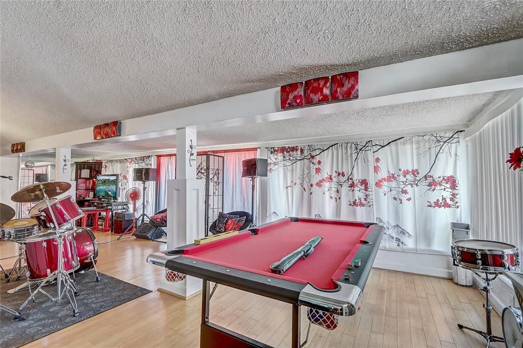 Billiard Table, Game Room, Interior, Wood Texture Flooring