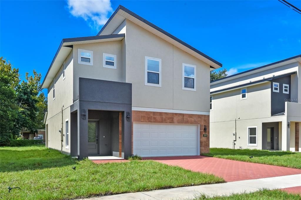 Attached, Exterior, Facade, Modern