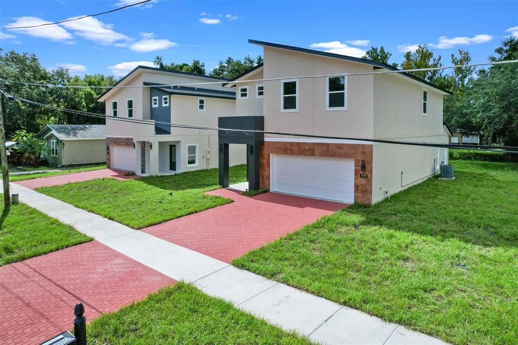 Attached, Backyard, Exterior, Facade, Modern