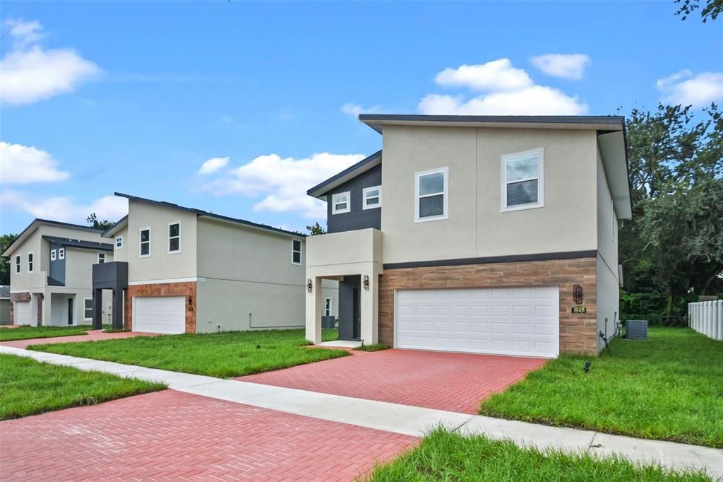 Attached, Exterior, Facade, Modern
