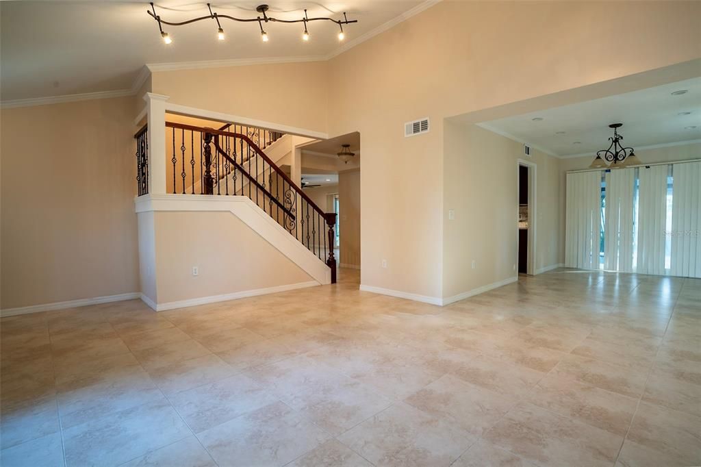 Empty room, Interior