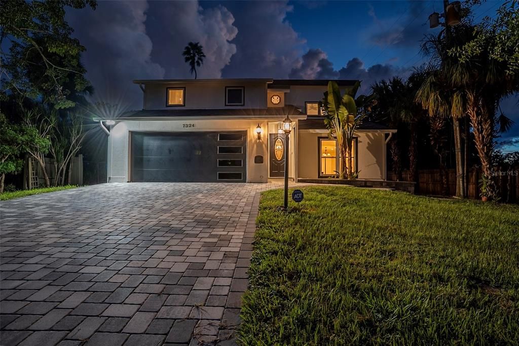 Attached, Backyard, Exterior, Facade, Modern
