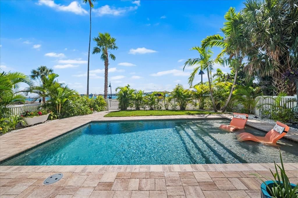 Exterior, Pool