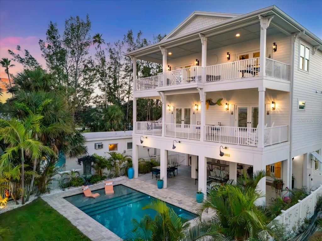 Exterior, Pool