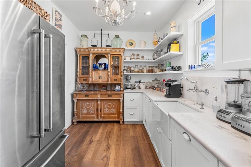 Chandelier, Interior, Kitchen, Recessed Lighting, Wood Texture Flooring