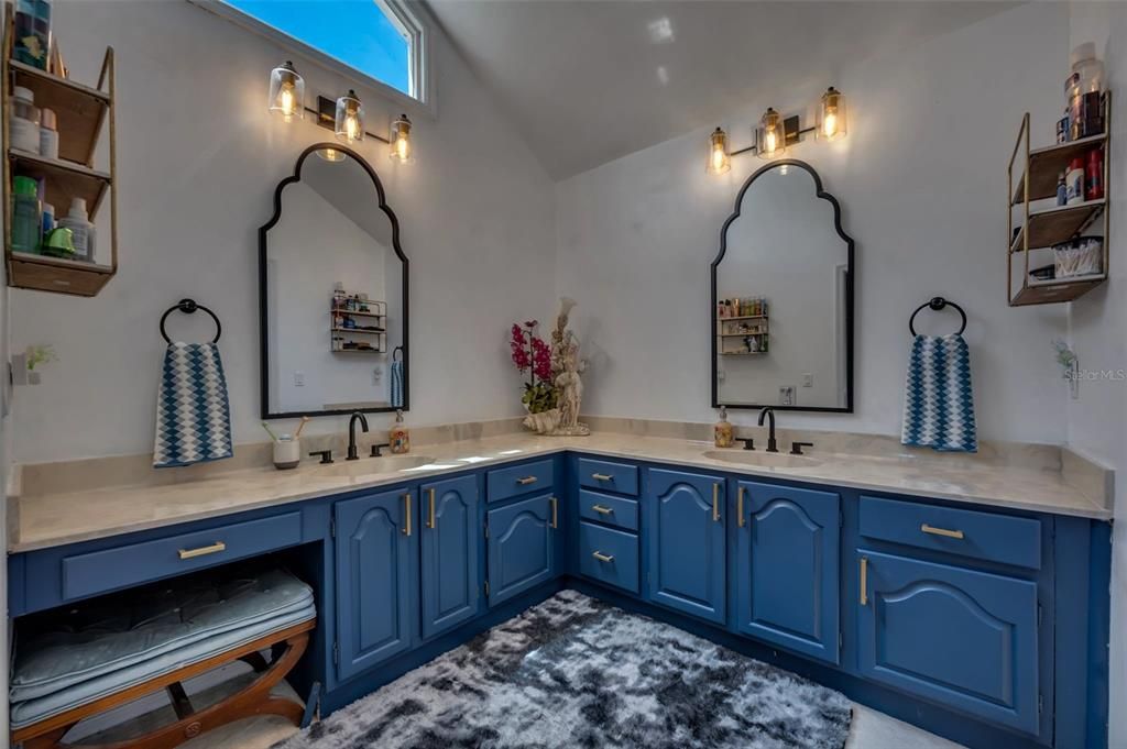 Bathroom, Dual Sink Vanities, Interior