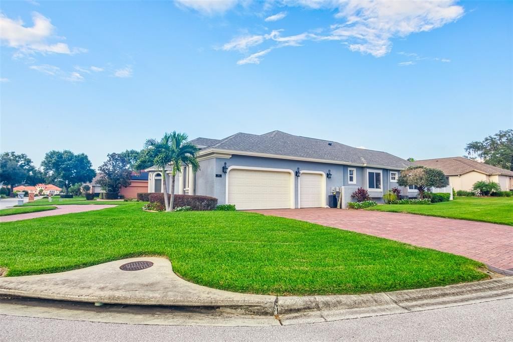 Attached, Exterior, Facade, Ranch
