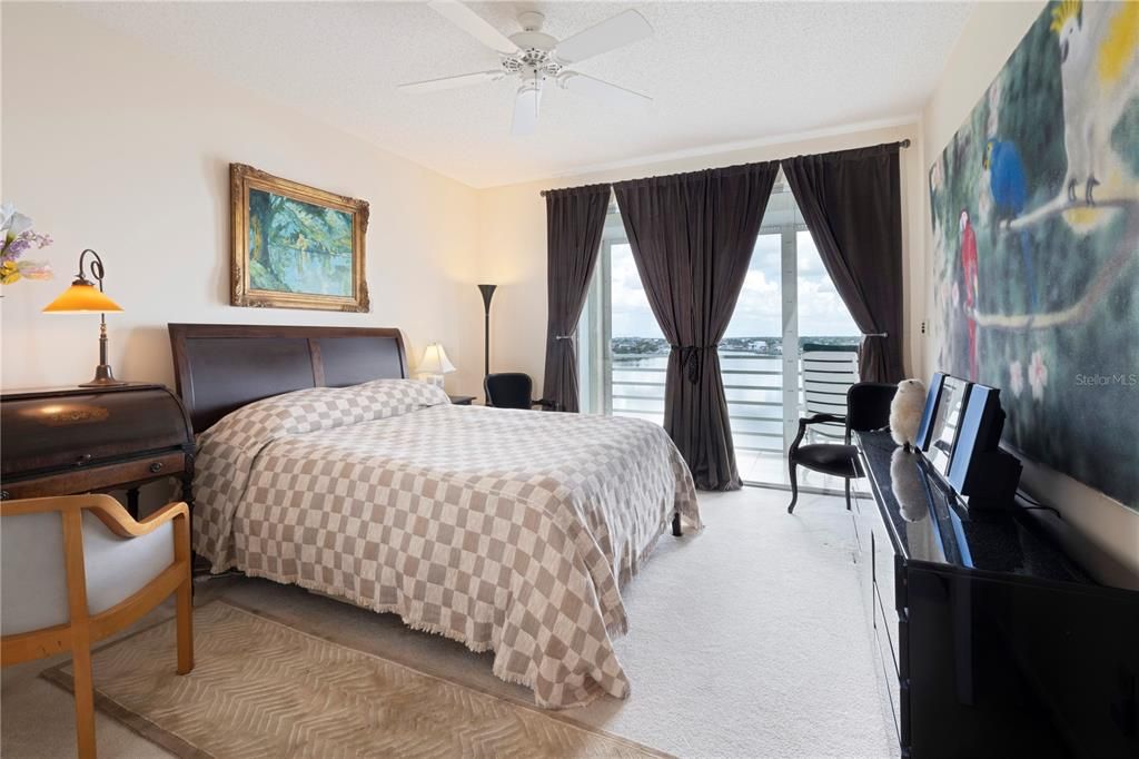Bedroom, Interior, Water