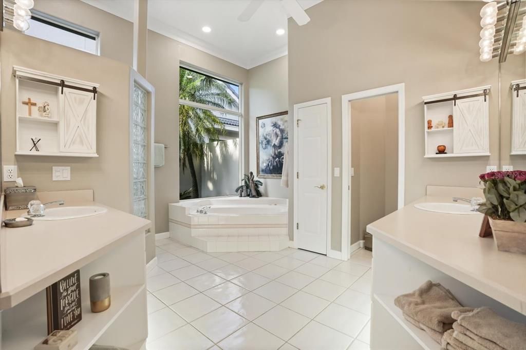 Bathroom, Dual Sink Vanities, Interior, Recessed Lighting