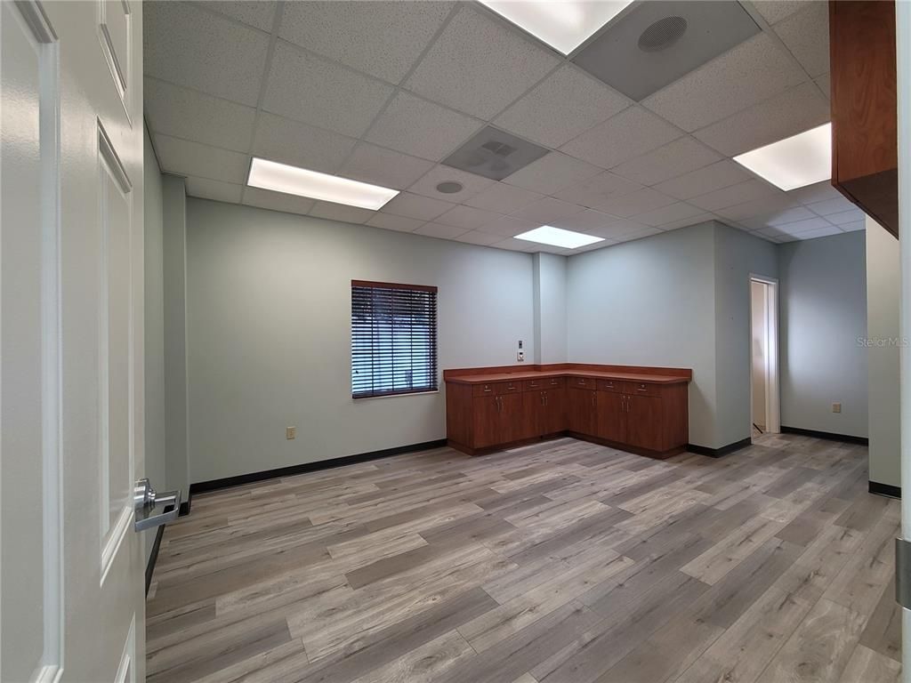 Hot Tub, Interior, Recessed Lighting, Wood Texture Flooring