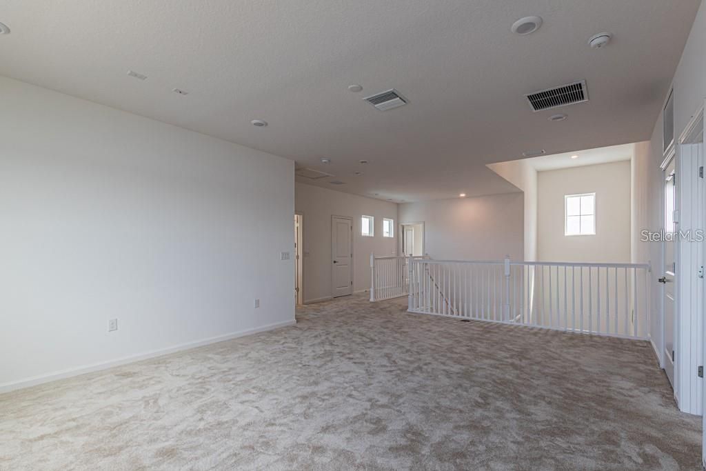 Empty room, Interior, Recessed Lighting