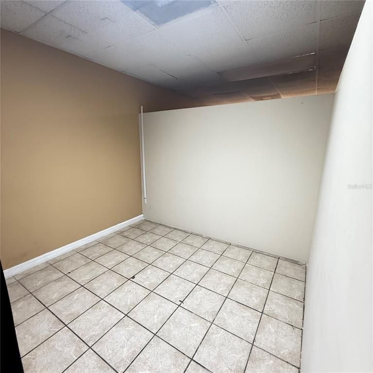 Empty room, Interior