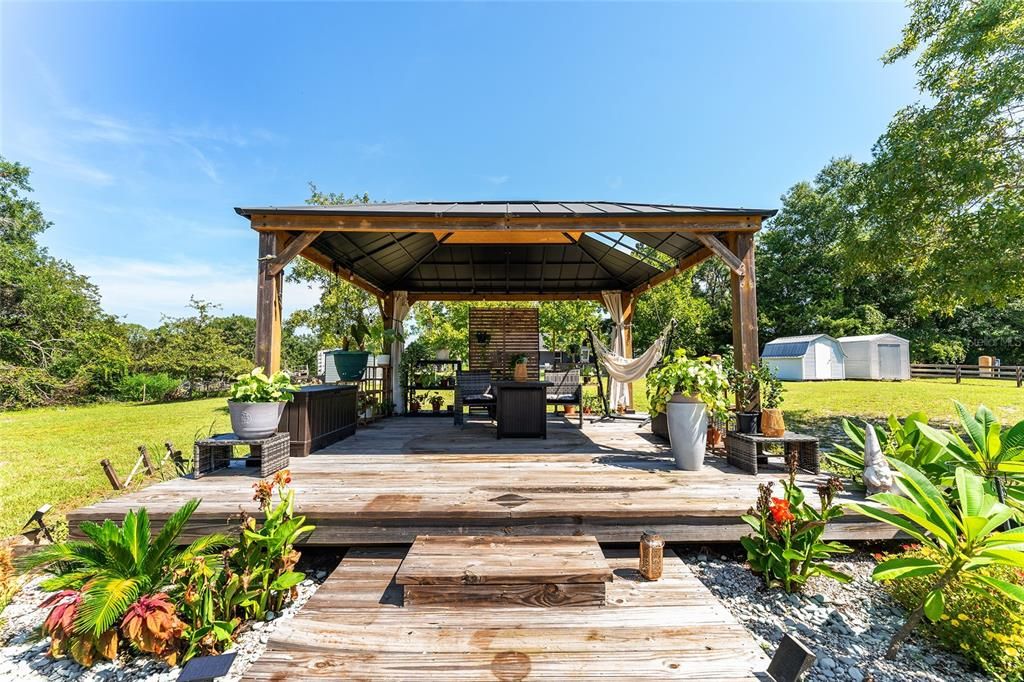 Backyard, Exterior