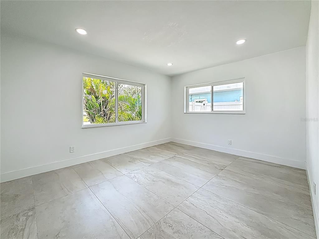 Empty room, Interior, Recessed Lighting