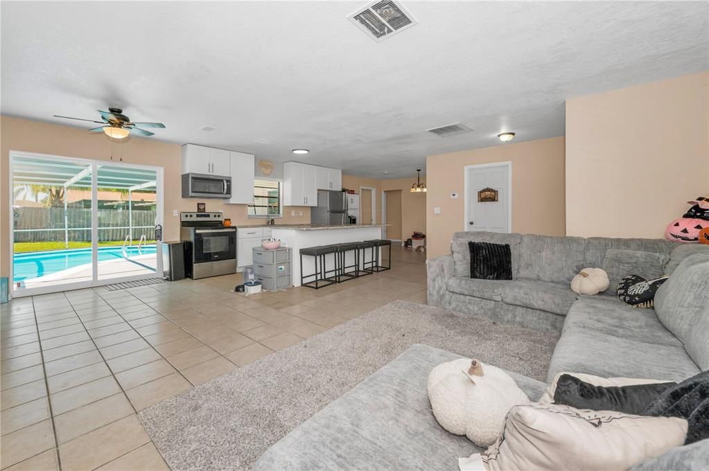 Interior, Kitchen, Living room, Pendant Lights, Recessed Lighting, Stainless Steel Appliances