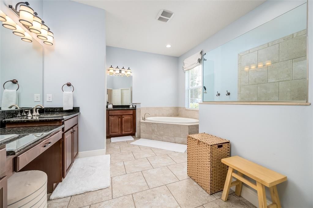 Bathroom, Dual Sink Vanities, Interior, Recessed Lighting