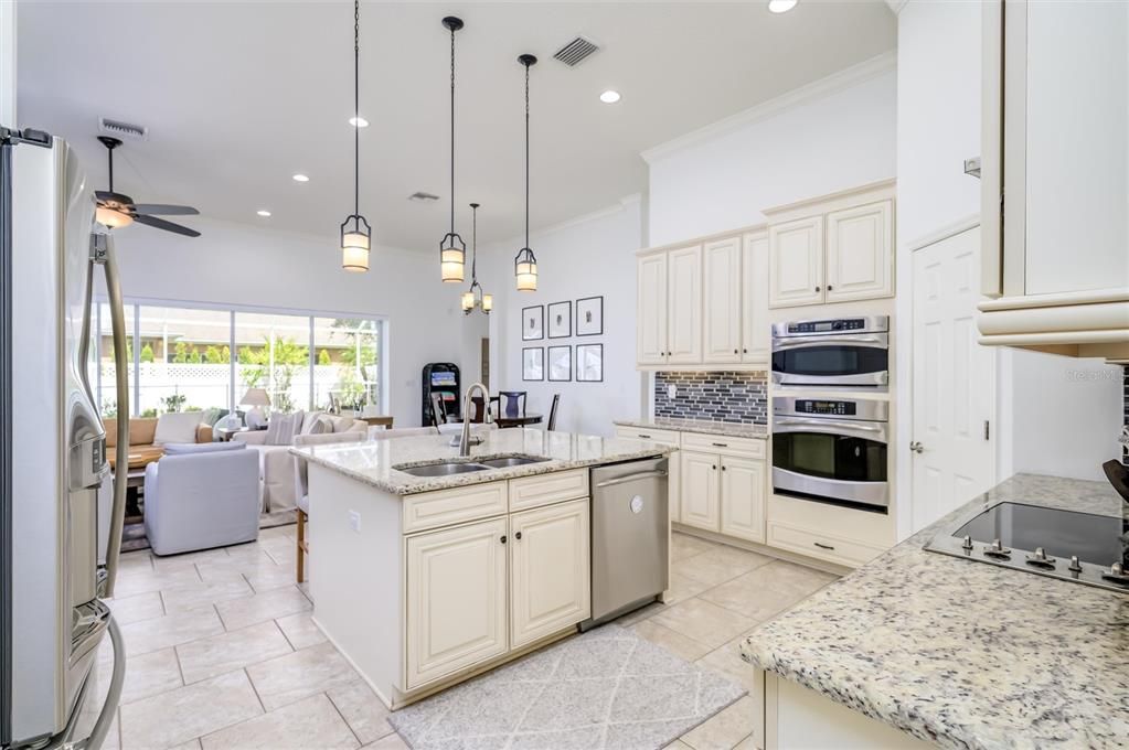 Interior, Kitchen, Living room, Pendant Lights, Recessed Lighting, Stainless Steel Appliances