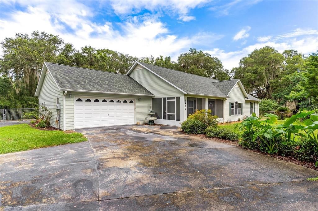 Attached, Exterior, Facade, Ranch