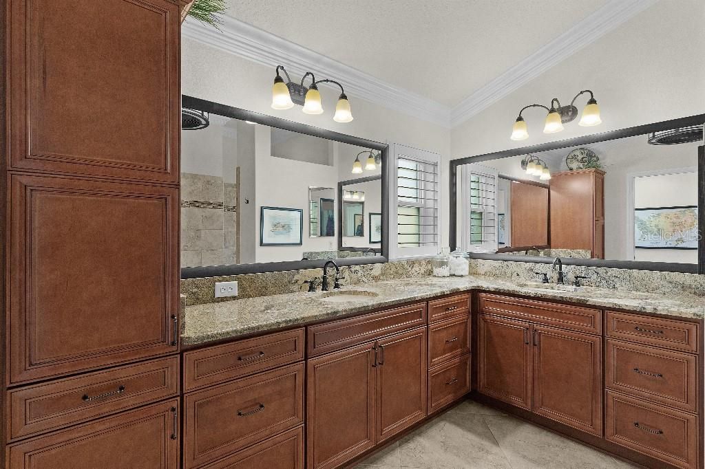 Bathroom, Dual Sink Vanities, Interior