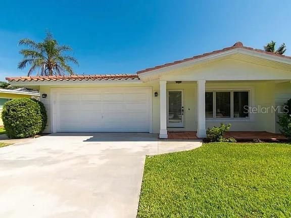 Attached, Exterior, Facade, Ranch