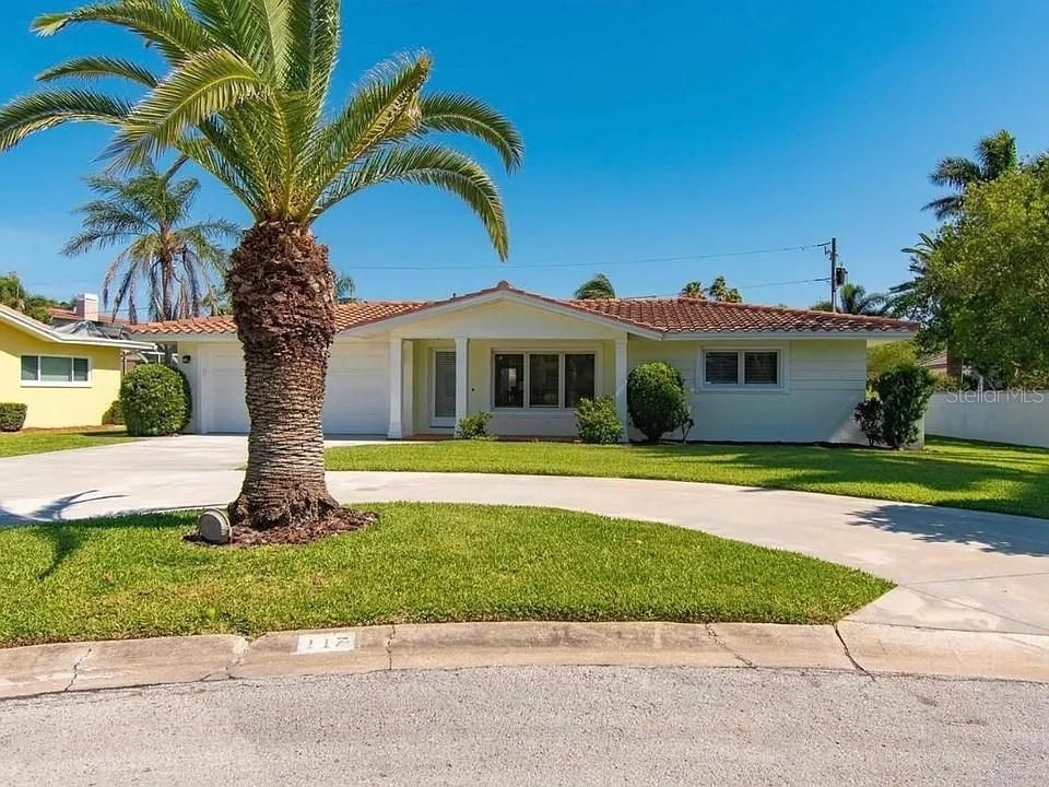 Exterior, Facade, Ranch