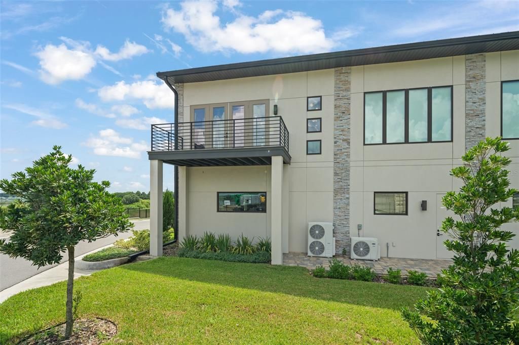 Backyard, Exterior, Facade, Modern