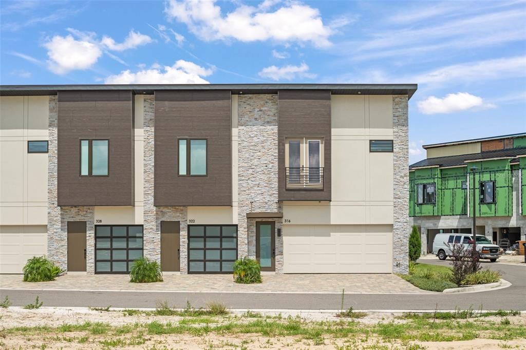 Attached, Exterior, Facade, Rowhouse