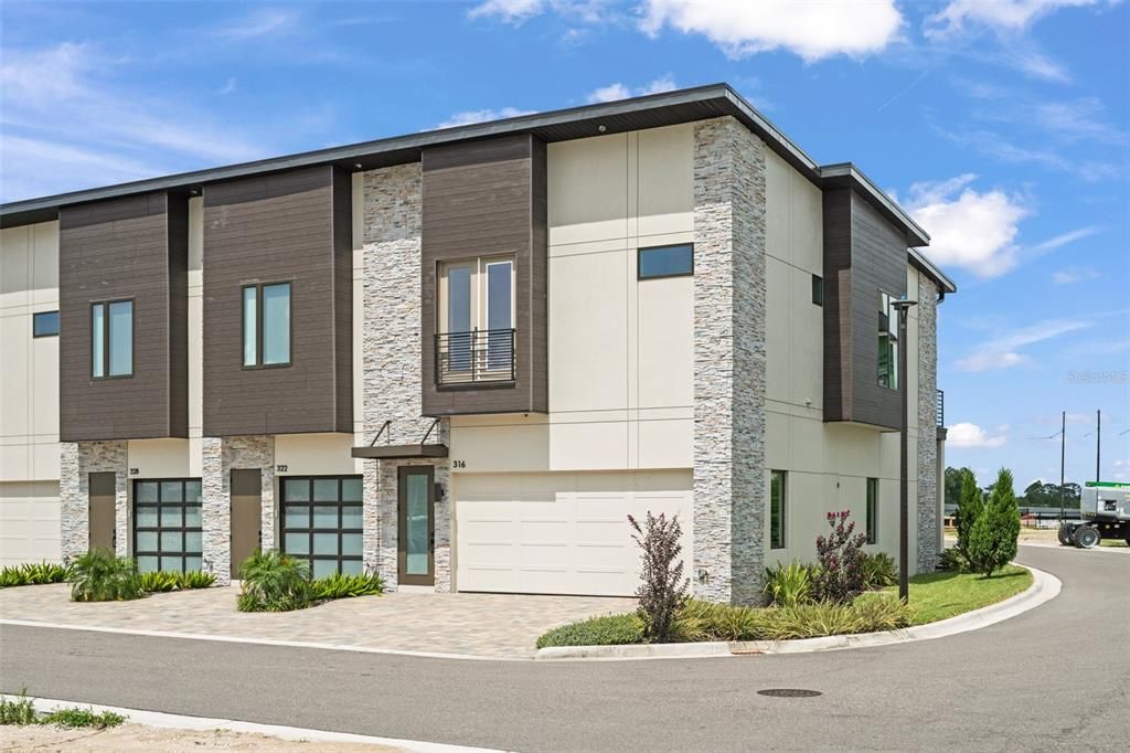 Attached, Exterior, Facade, Rowhouse