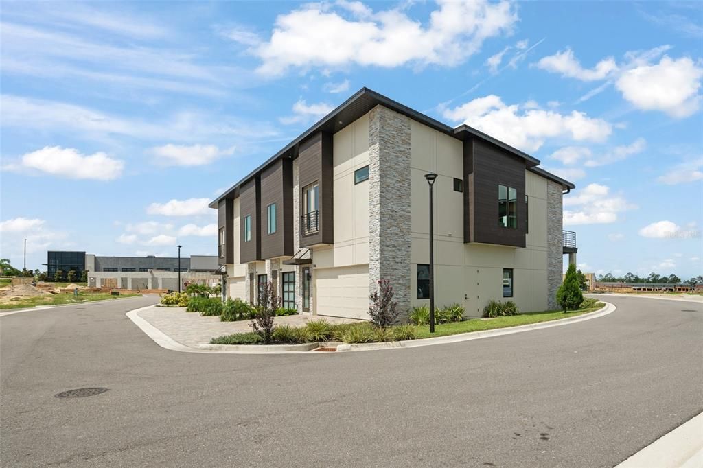 Exterior, Facade, Modern