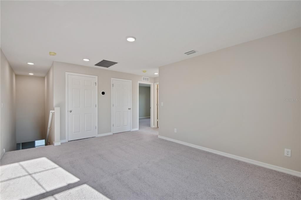 Empty room, Interior, Recessed Lighting