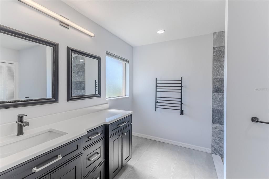 Bathroom, Dual Sink Vanities, Interior, Recessed Lighting