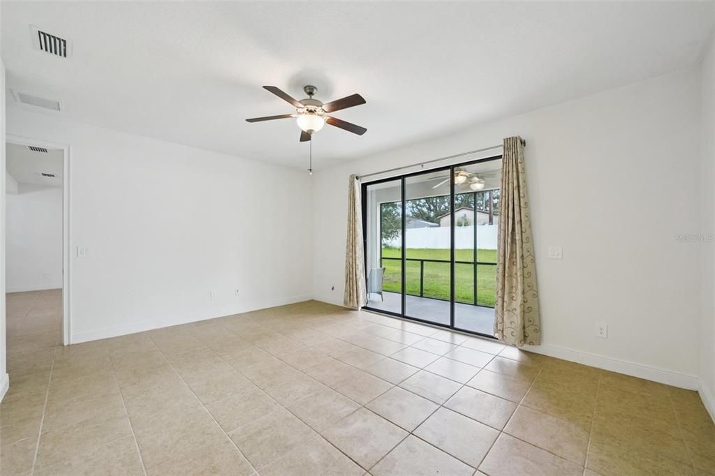 Empty room, Interior