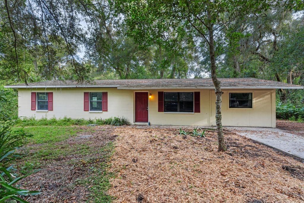 Exterior, Facade, Ranch