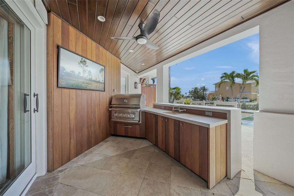 Exterior, Outdoor Kitchen