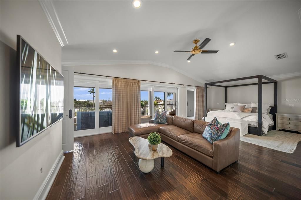 Bedroom, Interior, Recessed Lighting, Water, Wood Texture Flooring