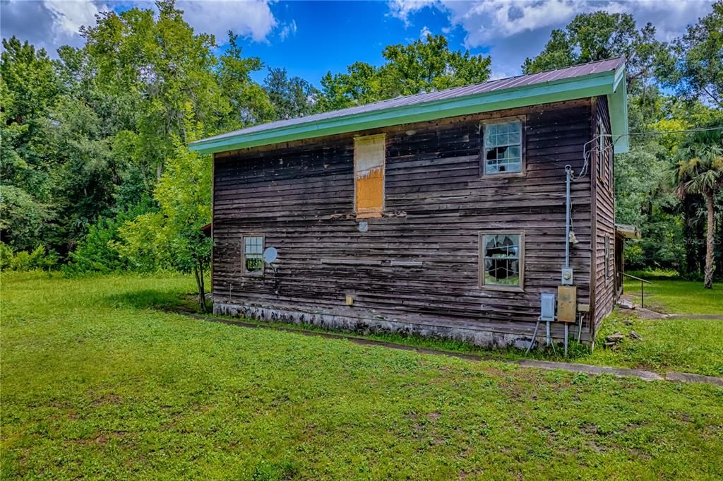 Backyard, Exterior