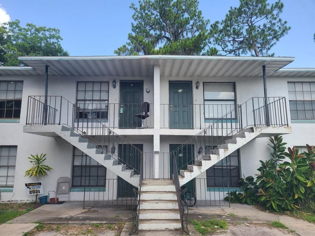 Exterior, Facade, Modern