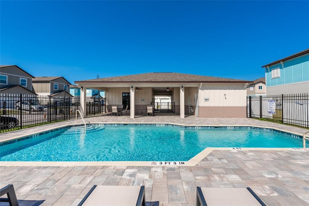 Exterior, Pool