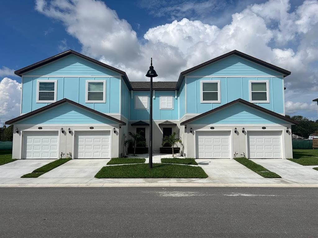 Attached, Exterior, Facade, Farmhouse