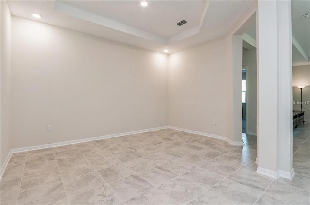 Empty room, Interior, Recessed Lighting