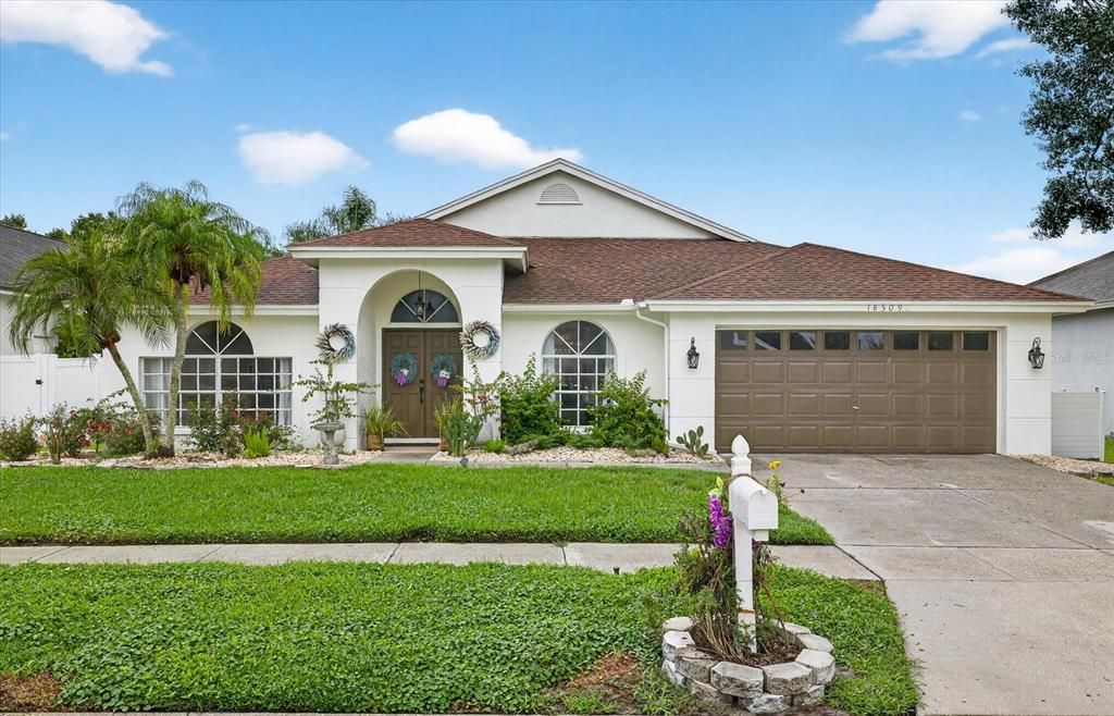 Attached, Exterior, Facade, Ranch