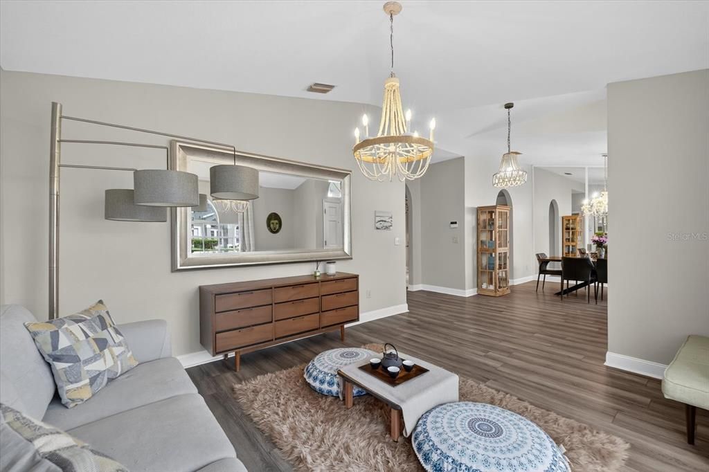 Chandelier, Dining room, Interior, Living room, Pendant Lights, Wood Texture Flooring