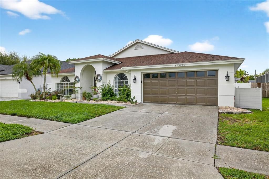 Attached, Exterior, Facade, Ranch