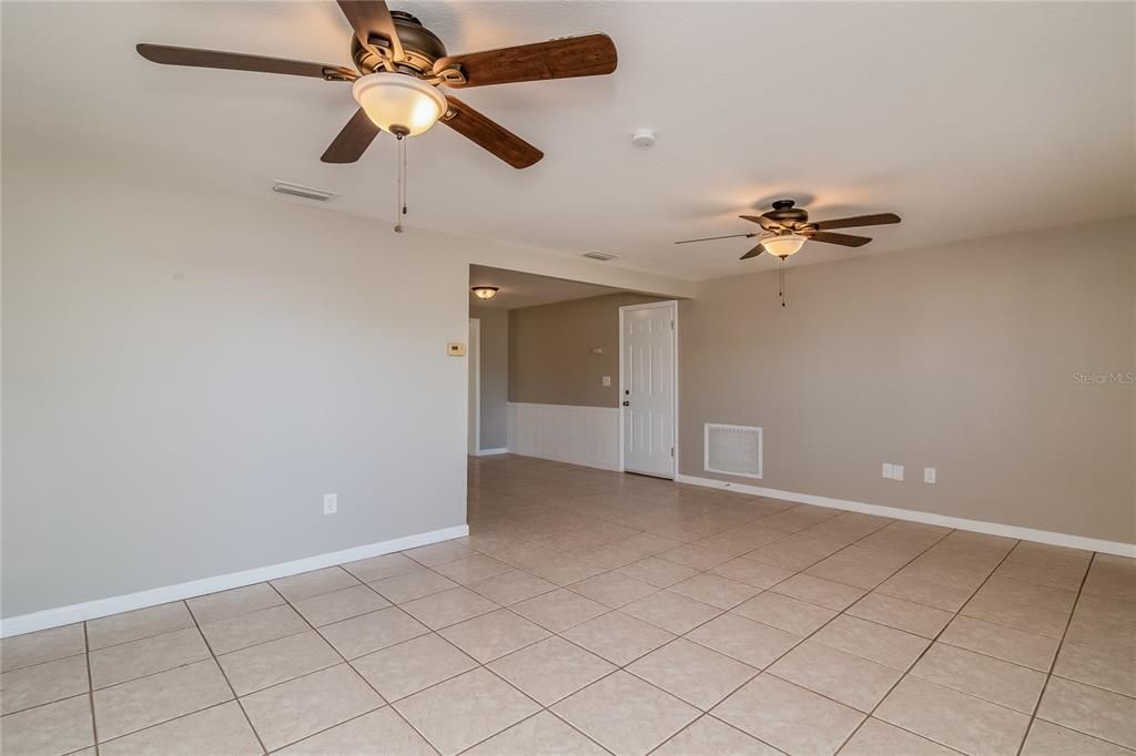 Empty room, Interior