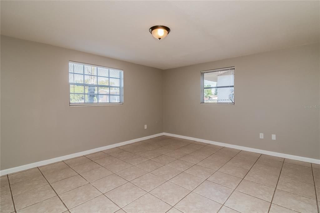 Empty room, Interior