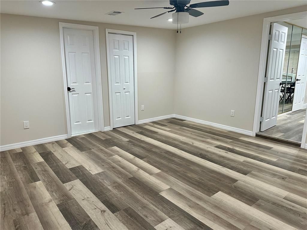Empty room, Interior, Recessed Lighting, Wood Texture Flooring