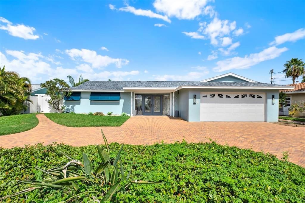 Attached, Exterior, Facade, Ranch