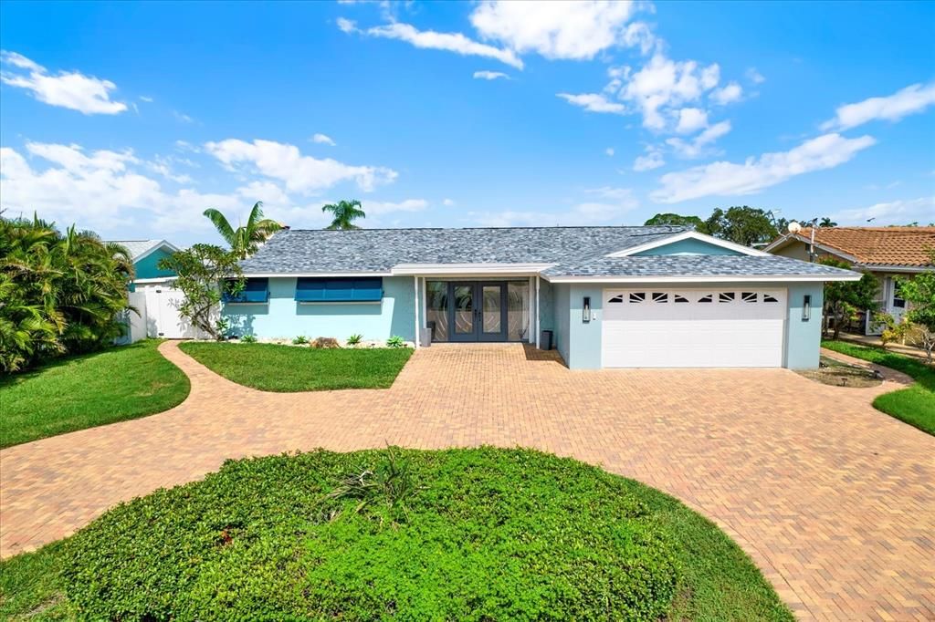 Attached, Exterior, Facade, Ranch