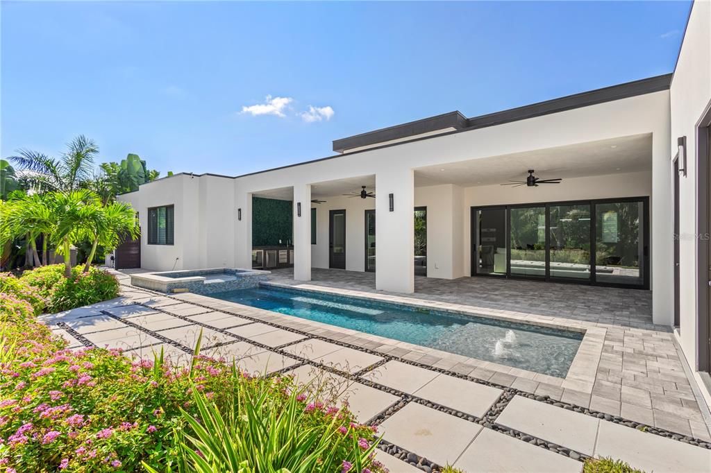 Exterior, Pool